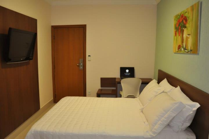 Hotel Saron Luziânia Extérieur photo
