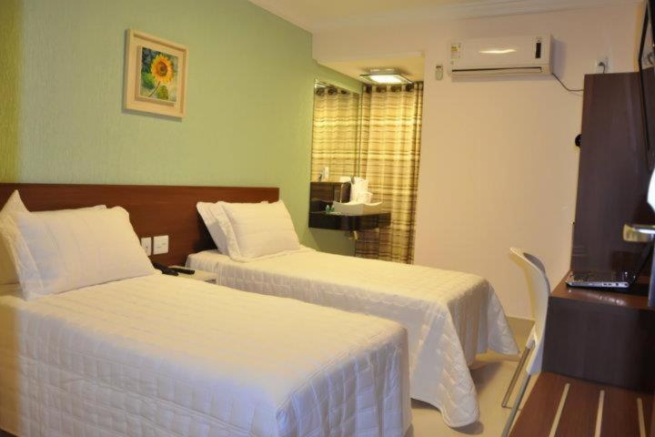 Hotel Saron Luziânia Extérieur photo